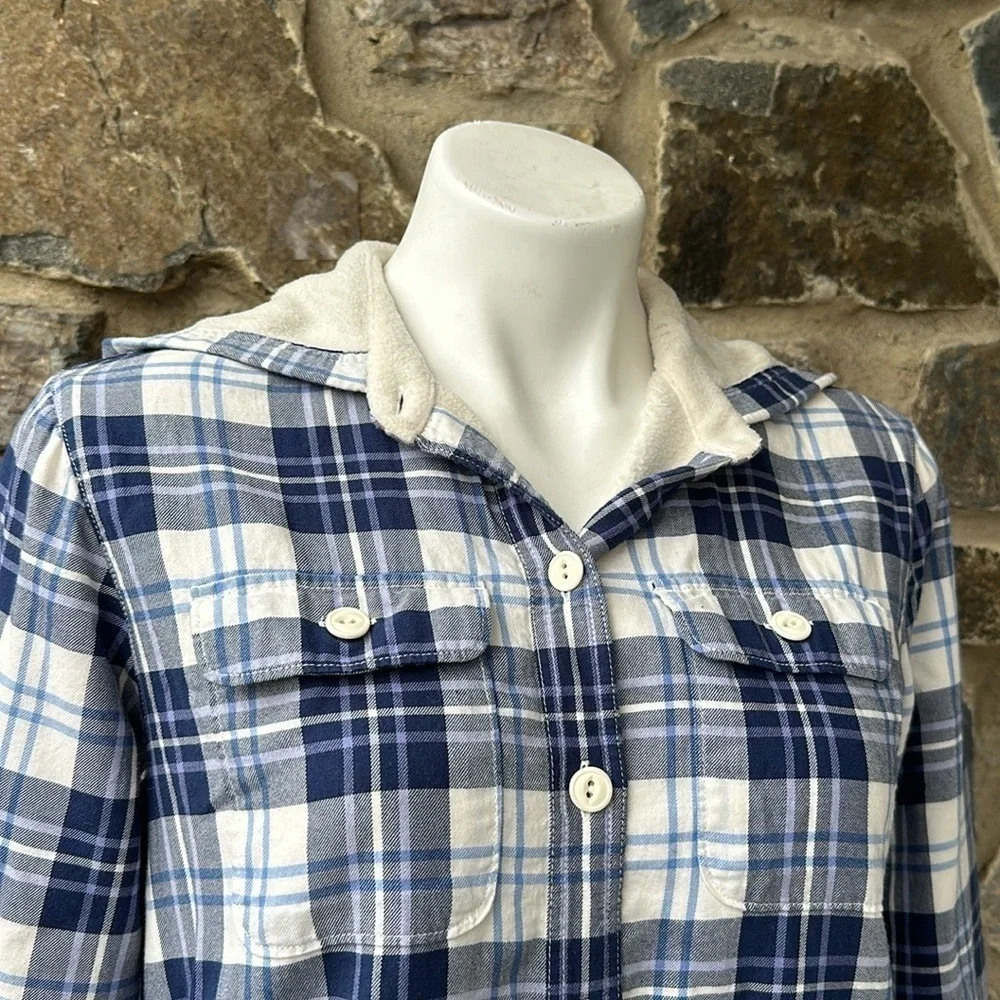 L.L. Bean Blue Plaid Flannel Jacket with Fleece Lining Lon Button-Up size Small